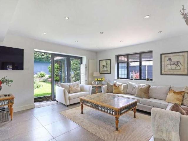 House for sale in Ivy Chimneys, Epping