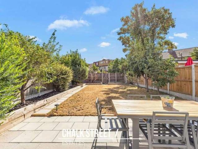 House for sale in Elm Park, Greater London