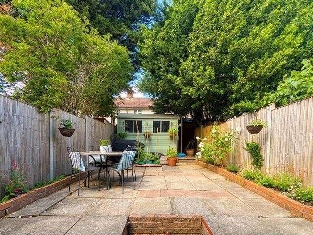 House for sale in Mill Hill, Greater London