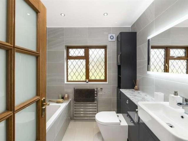 House for sale in Burstow, Hillview