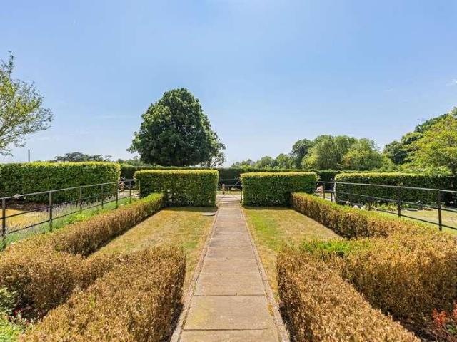 House for sale in Hertford, Colliers End
