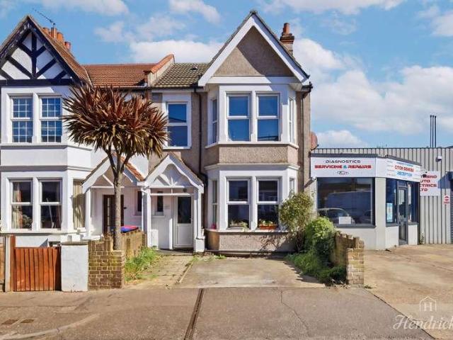 House for sale in Alton Barnes, Essex