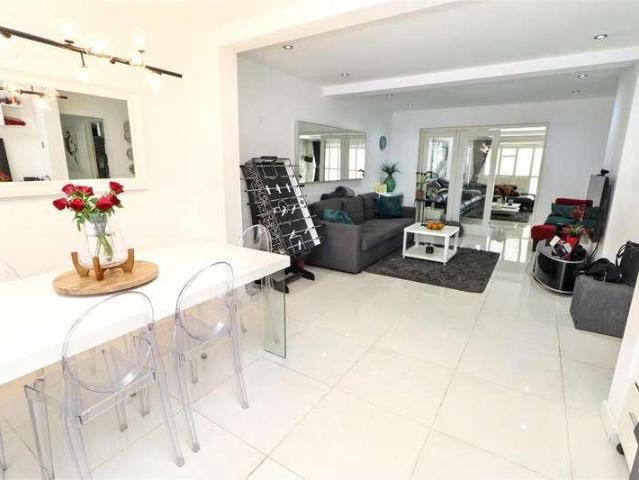 House for sale in Elstree and Borehamwood, Borehamwood