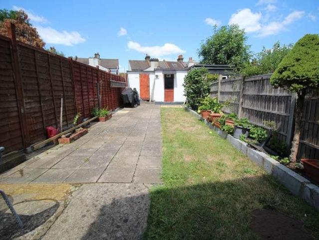 House for sale in Croydon, Addiscombe