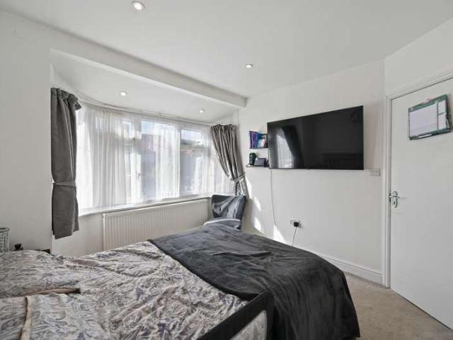 House for sale in South Stanmore, Greater London