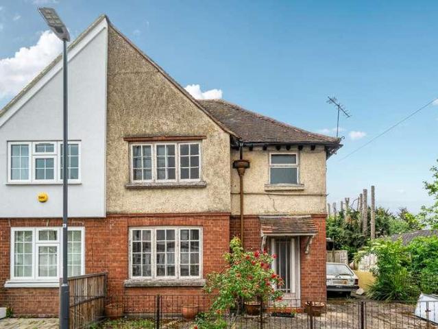 House for sale in Little Stanmore, Greater London