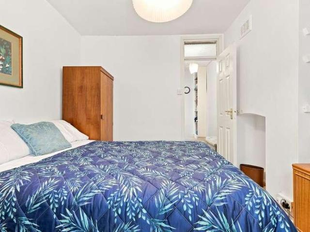 House for sale in Shacklewell, Greater London