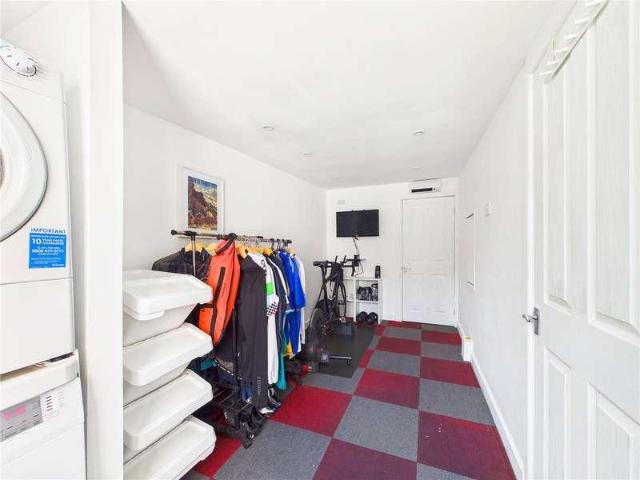 House for sale in Primsland, Crookhill