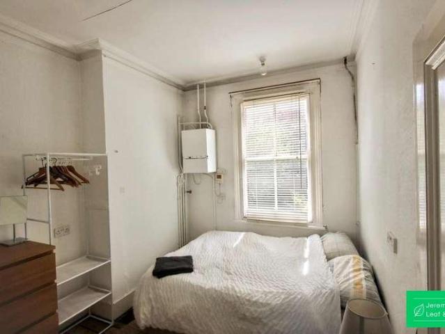 House for sale in North Finchley, Greater London