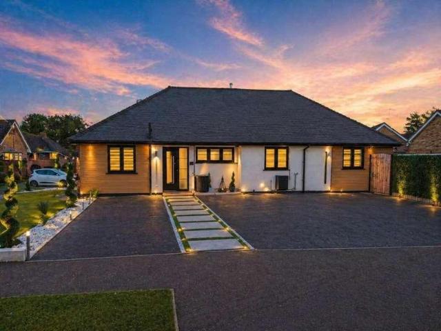 House for sale in Elstree and Borehamwood, Borehamwood