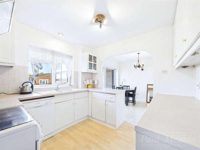 House for sale in London Borough of Croydon, Selsdon