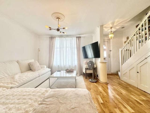 House for sale in Burnt Oak, Greater London