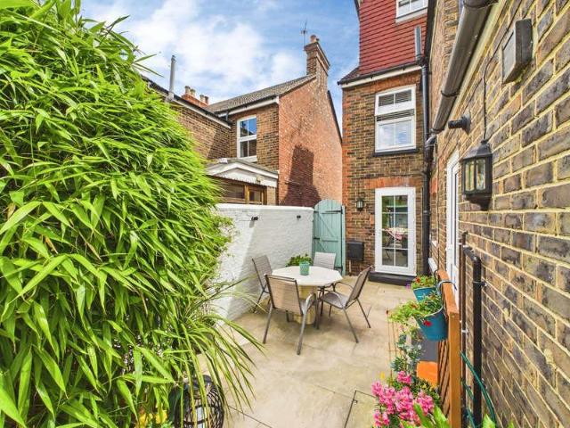 House for sale in Roffey, Horsham