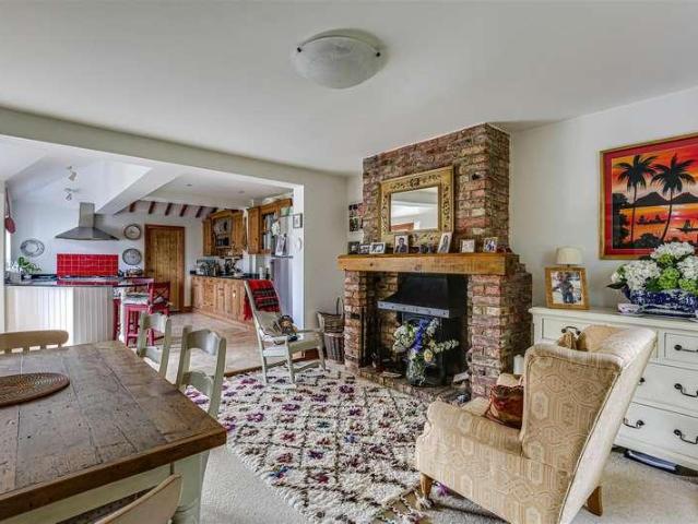 House for sale in The Butts, Kent