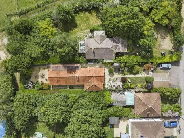 House for sale in Pachesham Park, Surrey