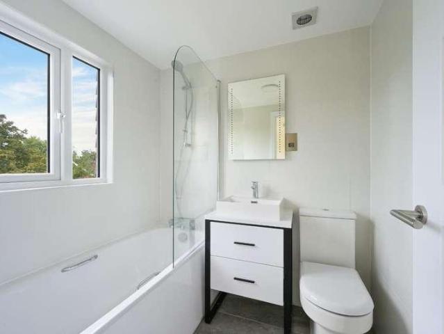 House for sale in Stoneleigh, Ewell
