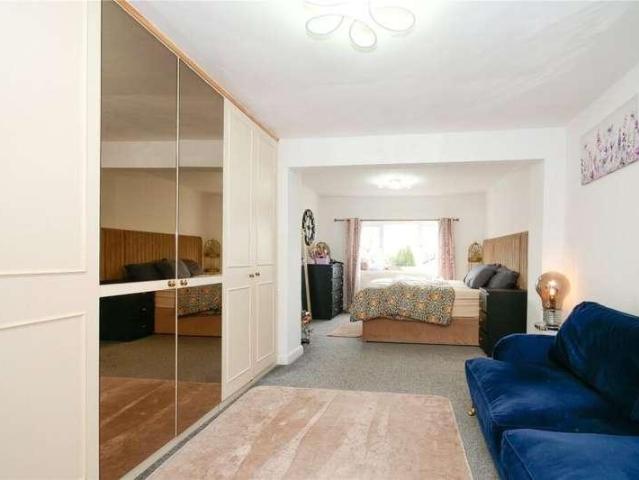 House for sale in Cottingley, West Yorkshire