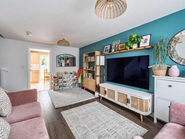 House for sale in Uckington, Pamington