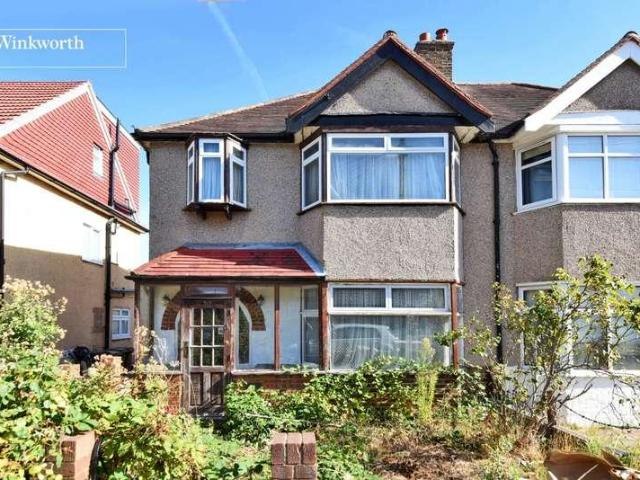 House for sale in Stonecot, Greater London