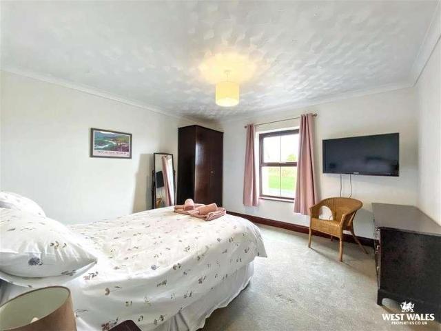 House for sale in Hundleton, Wales