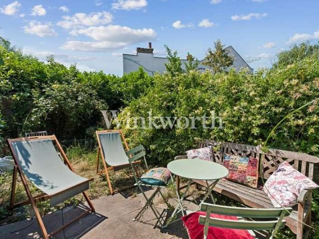 House for sale in Greater London