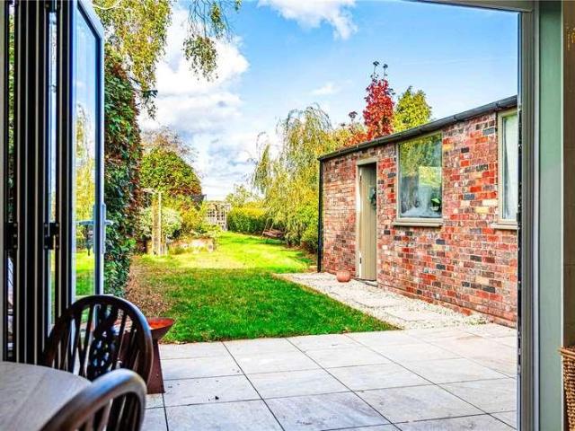 House for sale in Church End, Kensworth