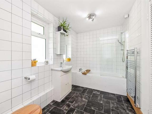 House for sale in Caterham, Caterham on the Hill