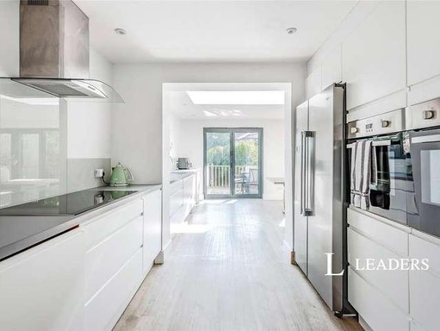 House for sale in Hillview, Surrey