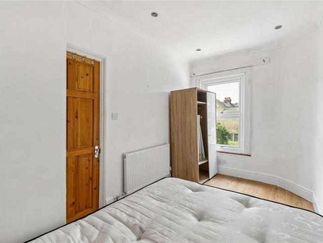 House for sale in Summerstown, Greater London