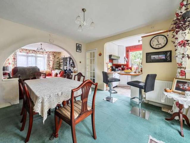 House for sale in Kingswood
