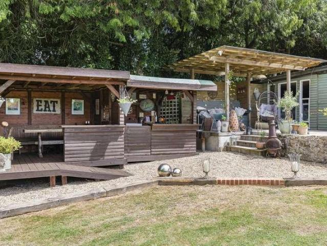 House for sale in The Butts, Kent