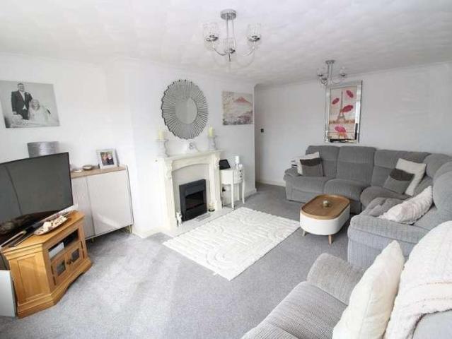 House for sale in Pogmoor, South Yorkshire