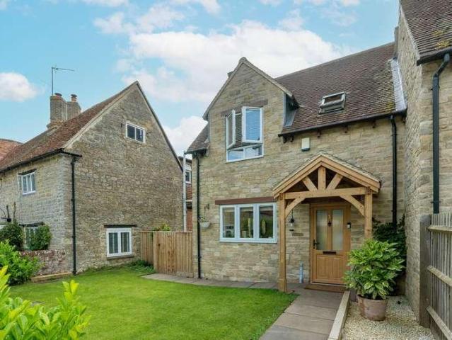 House for sale in Marsh Gibbon, Buckinghamshire