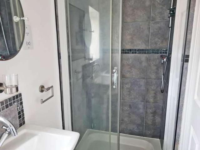 House for sale in Cowlishaw, Oldham