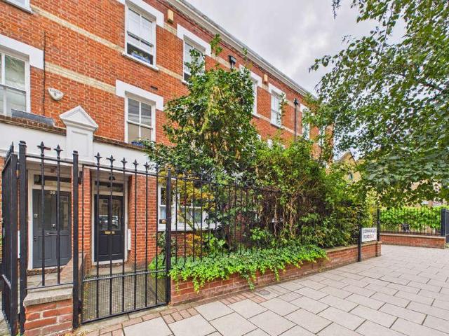 House for sale in Greater London