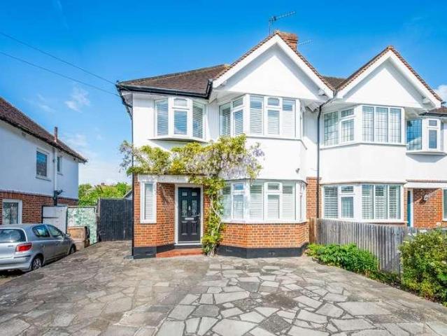 House for sale in Stoneleigh, Ewell