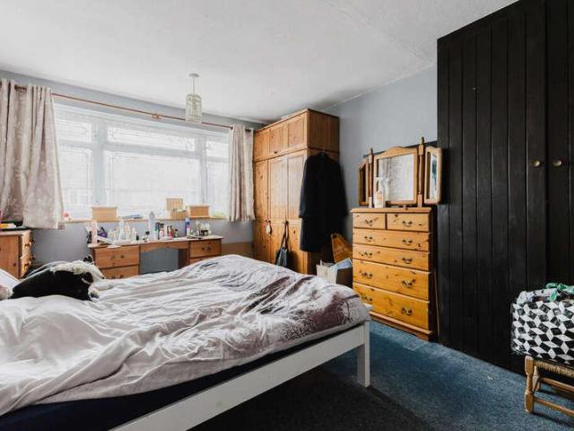 House for sale in Woodside, Watford