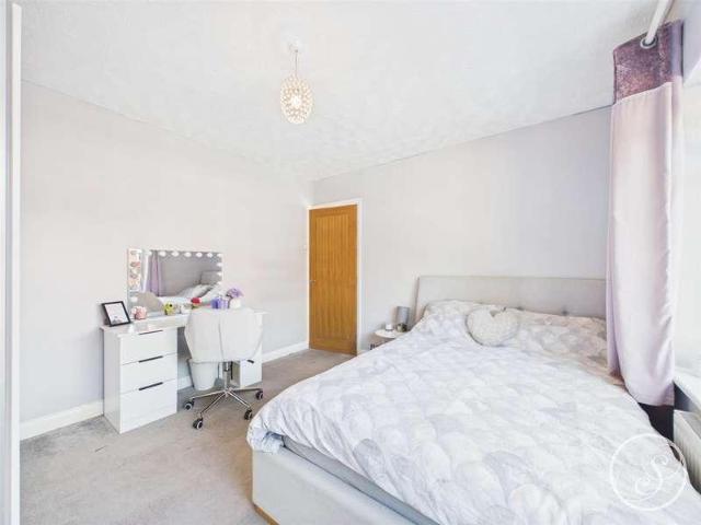House for sale in Fearnville, Leeds