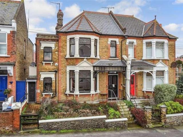 House for sale in Upton, Acol