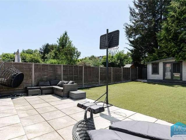 House for sale in Friern Barnet, Greater London