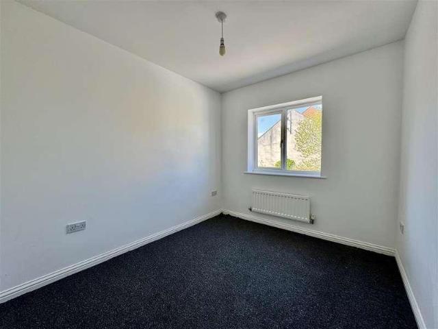 House for sale in Almondbury, West Yorkshire