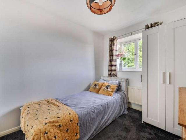 House for sale in Heol-las, Surrey