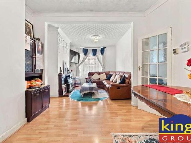 House for sale in Upper Edmonton, Greater London
