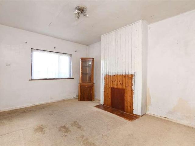 House for sale in Caterham on the Hill, Hillview