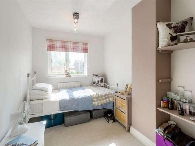 House for sale in Isham