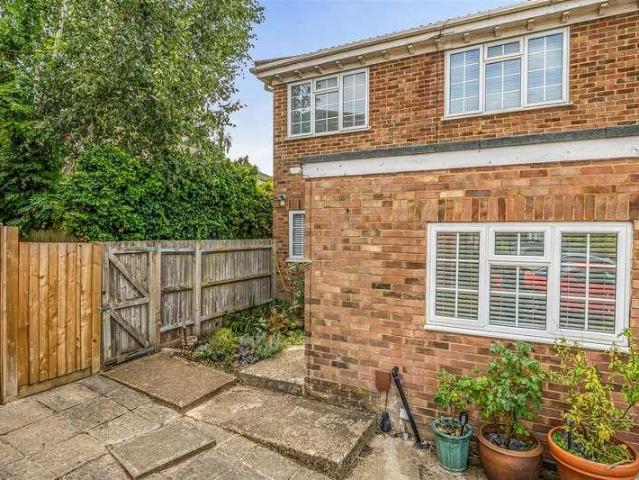 House for sale in Finchampstead
