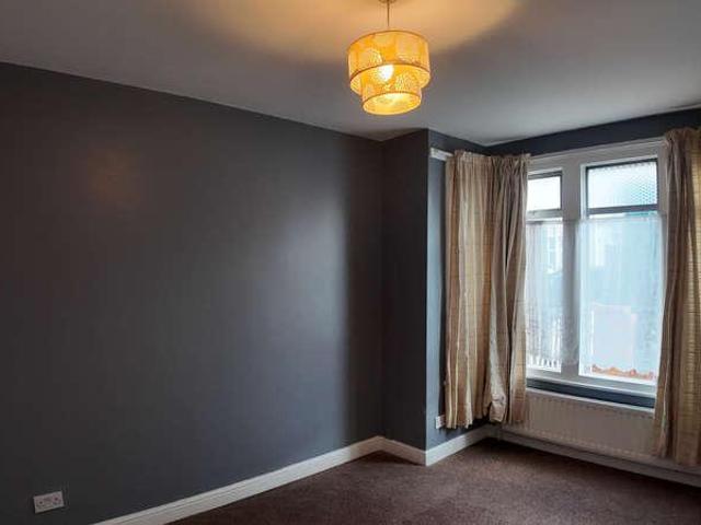 House for sale in Spring Park, Luton