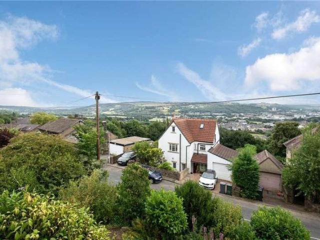 House for sale in Riddlesden, West Yorkshire