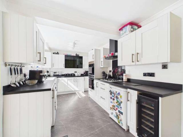 House for sale in Garston Park, Calcot