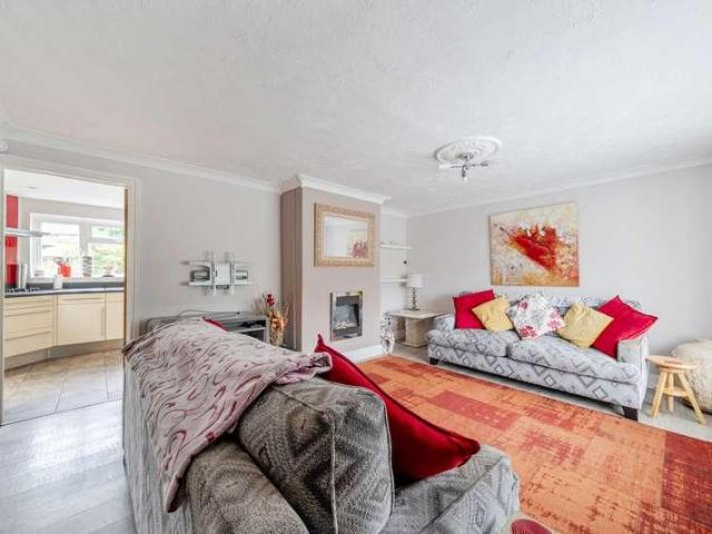 House for sale in Heol-las, Surrey